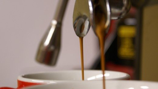 Cette technique est utilisée afin de comparer des cafés. Elle permet d'évaluer de nouvelles récoltes et de faire de la R ET D afin de développer de nouvelles recettes de café. Vous retrouverez toutes les étapes de cette technique dans cet article du blogue http://cafebarista.ca/cafe/torrefaction-italien/le-cupping-de-cafe/